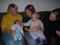 Sara hilser p� Martine