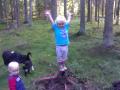 Sara leker tre mens Ruth, Neptun og Morse ser p�